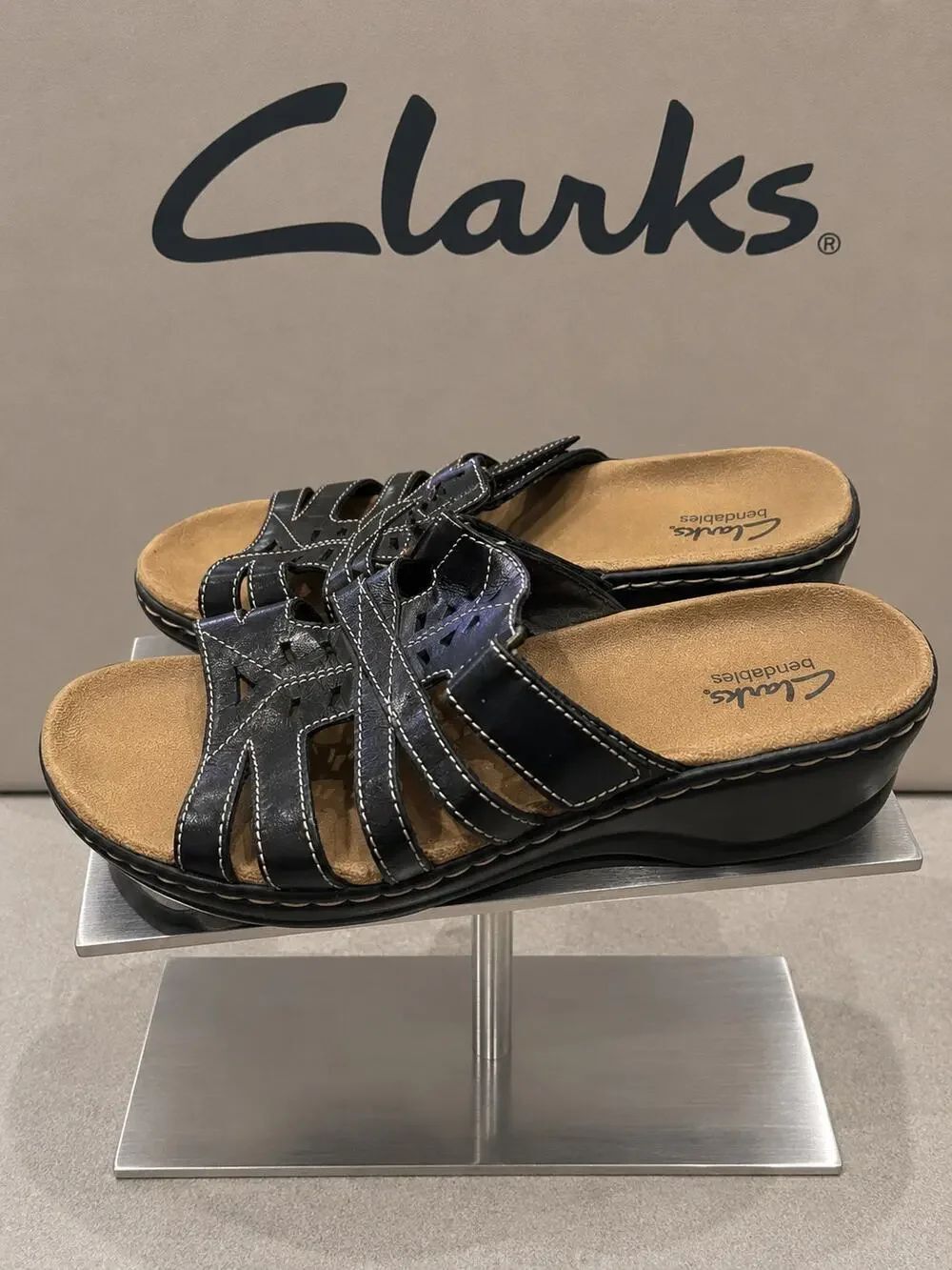 Clarks Bendables Black Leather Strappy Wedge Slide Sandals Women’s 8.5W